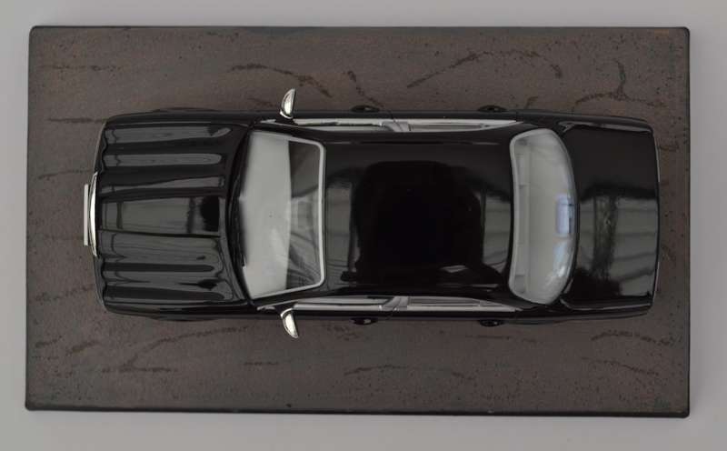 James Bond 007 Daimler Super8 - Quantum of Solace Model Car Scale 1:43 as per photo