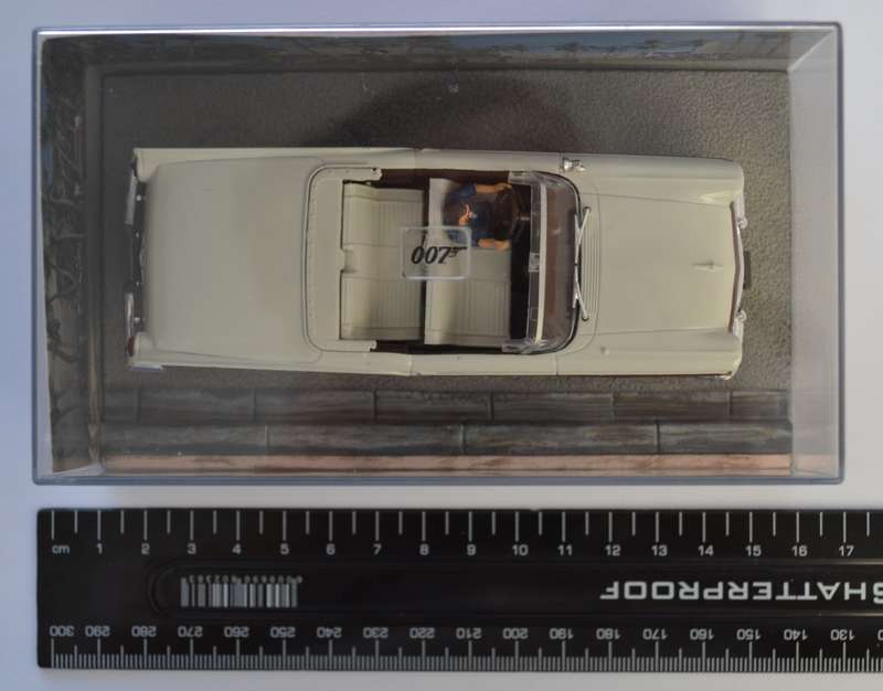 James Bond 007 Ford Fairlane - Die Another Day Model Car Scale 1:43 as per photo