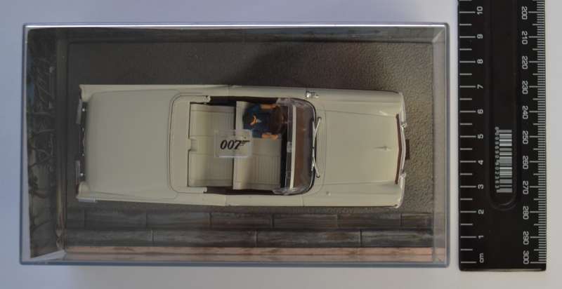 James Bond 007 Ford Fairlane - Die Another Day Model Car Scale 1:43 as per photo