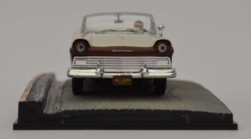 James Bond 007 Ford Fairlane - Die Another Day Model Car Scale 1:43 as per photo