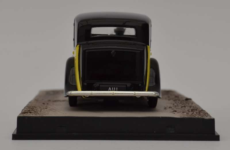 James Bond 007 Rolls Royce Phantom III - Goldfinger Model Car Scale 1:43 as per photo