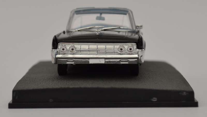 James Bond 007 Lincoln Continental - Goldfinger Model Car Scale 1:43 as per photo