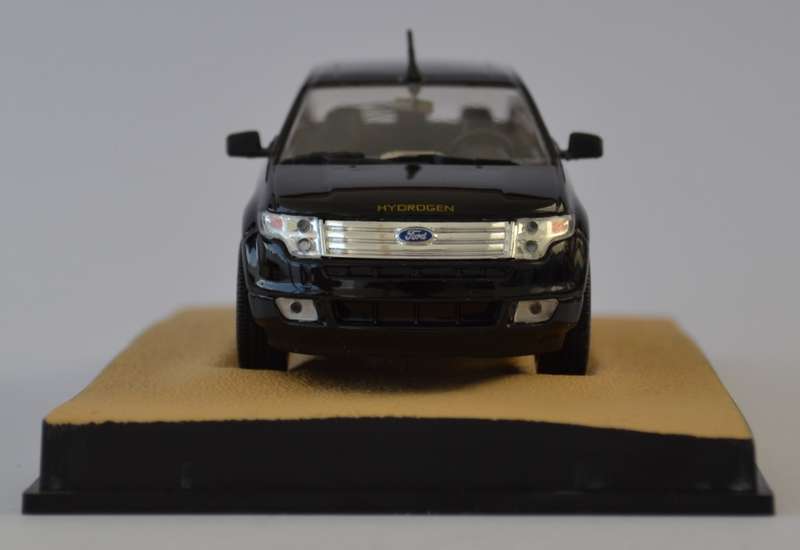 James Bond 007 Ford Edge - Quantum of Solace Model Car Scale 1:43 as per photo