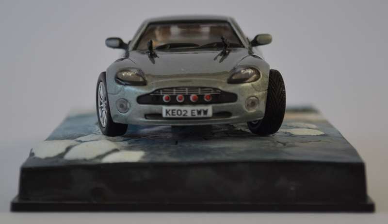 James Bond 007 Aston Martin DBS - Quantum of Solace Model Car Scale 1:43 as per photo