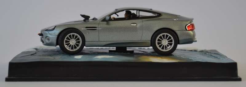 James Bond 007 Aston Martin DBS - Quantum of Solace Model Car Scale 1:43 as per photo