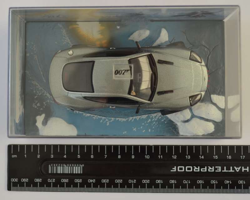 James Bond 007 Aston Martin DBS - Quantum of Solace Model Car Scale 1:43 as per photo