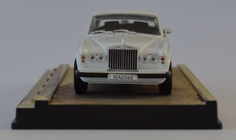 James Bond 007 Rolls Royce Silver Shadow II-The World Is Not Enough Model Car Scale 1:43 as per phot