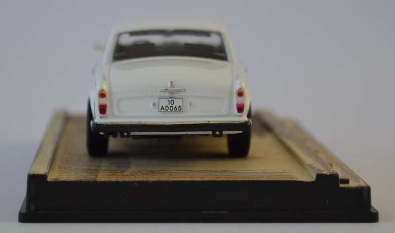 James Bond 007 Rolls Royce Silver Shadow II-The World Is Not Enough Model Car Scale 1:43 as per phot