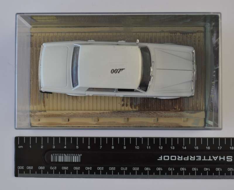 James Bond 007 Rolls Royce Silver Shadow II-The World Is Not Enough Model Car Scale 1:43 as per phot