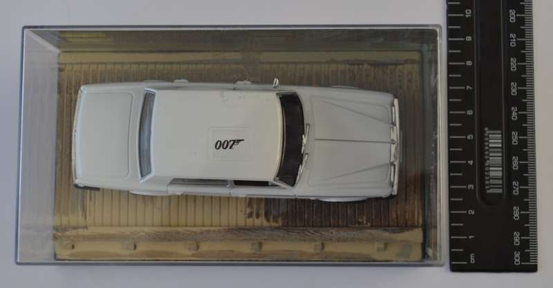 James Bond 007 Rolls Royce Silver Shadow II-The World Is Not Enough Model Car Scale 1:43 as per phot
