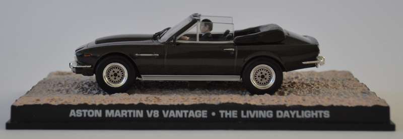 James Bond 007 Aston Martin V8 Vantage - The Living Daylights Model Car Scale 1:43 as per photo