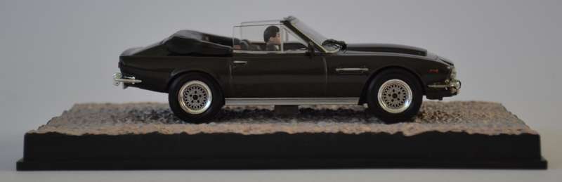James Bond 007 Aston Martin V8 Vantage - The Living Daylights Model Car Scale 1:43 as per photo