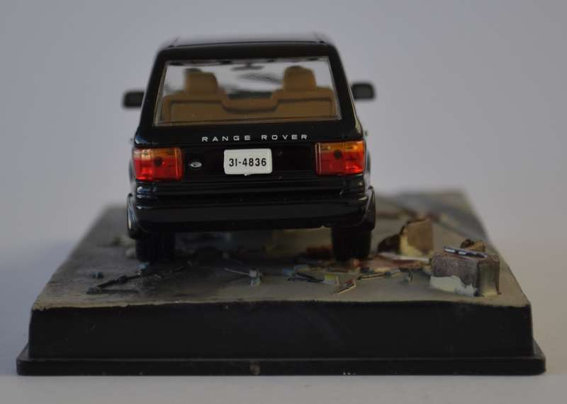 James Bond 007 Range Rover- Tomorrow Never Dies Model Car Scale 1:43 as per photo