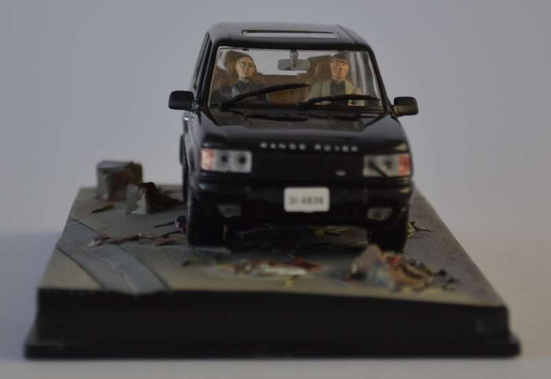 James Bond 007 Range Rover- Tomorrow Never Dies Model Car Scale 1:43 as per photo