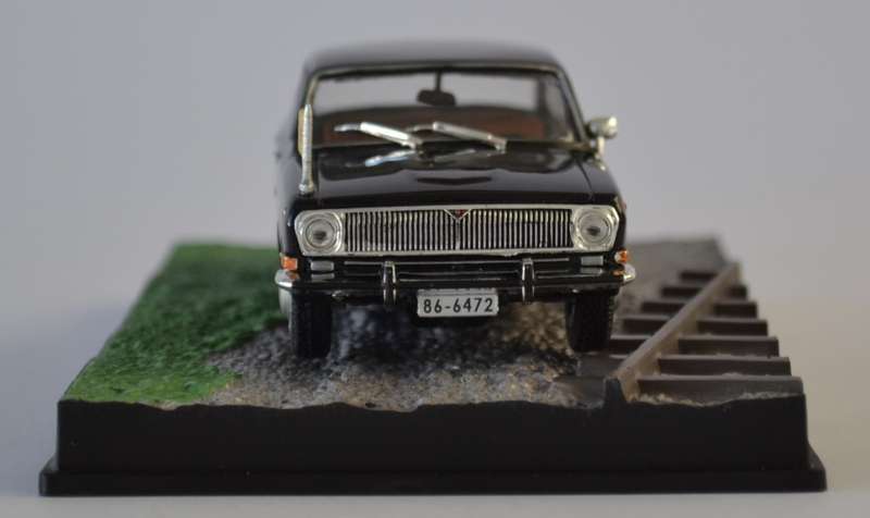 James Bond 007 Volga M-24 - Octopussy Model Car Scale 1:43 as per photo
