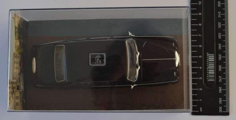 James Bond 007 Daimler Limousine - Casino Royale Model Car Scale 1:43 as per photo