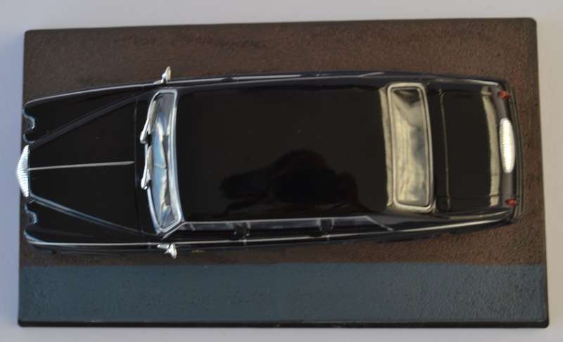 James Bond 007 Daimler Limousine - Casino Royale Model Car Scale 1:43 as per photo
