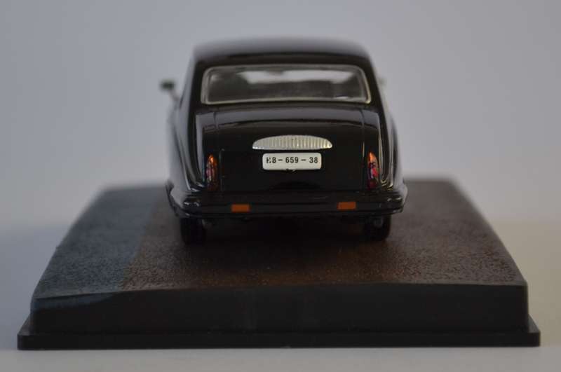 James Bond 007 Daimler Limousine - Casino Royale Model Car Scale 1:43 as per photo