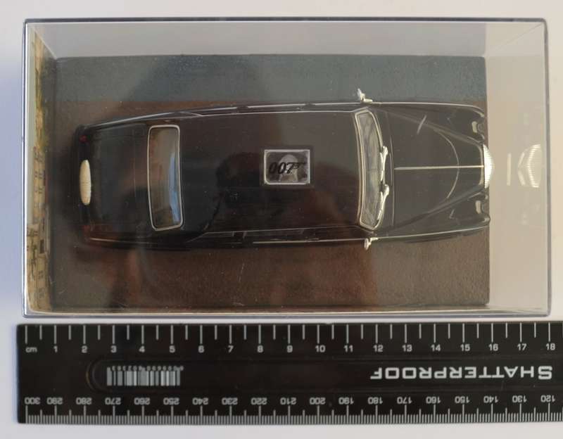James Bond 007 Daimler Limousine - Casino Royale Model Car Scale 1:43 as per photo