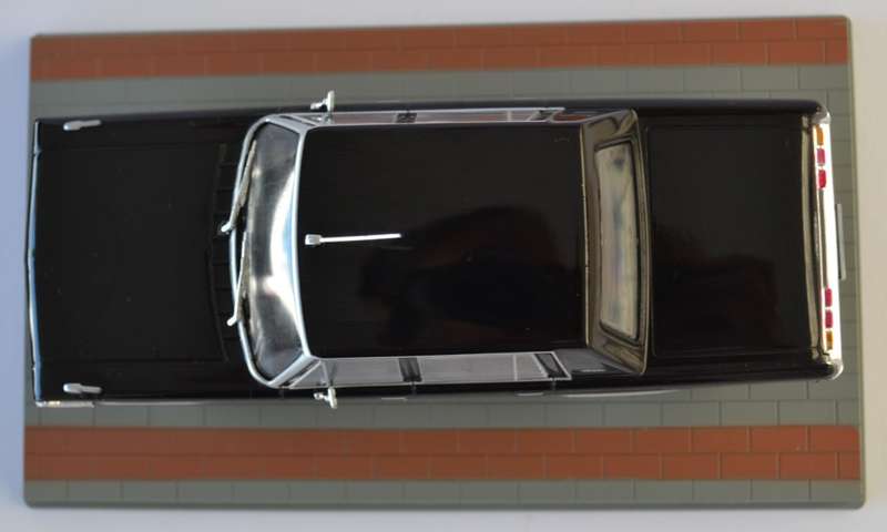James Bond 007 ZIL117 - Casino Royale Model Car Scale 1:43 as per photo