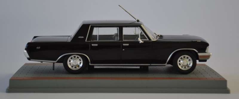 James Bond 007 ZIL117 - Casino Royale Model Car Scale 1:43 as per photo