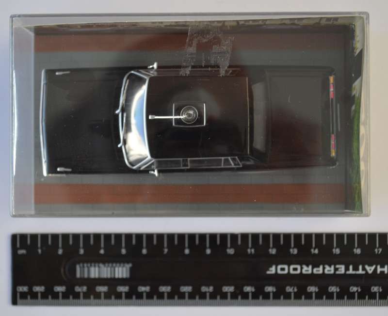 James Bond 007 ZIL117 - Casino Royale Model Car Scale 1:43 as per photo