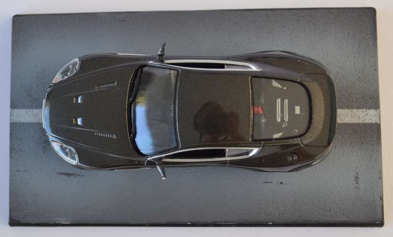 James Bond 007 Aston Martin DBS - Quantum of Solace Model Car Scale 1:43 as per photo