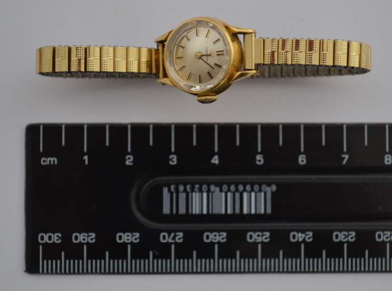 18k Omega Vintage Ladies Watch, Working as per photo