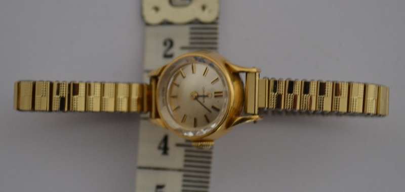 18k Omega Vintage Ladies Watch, Working as per photo
