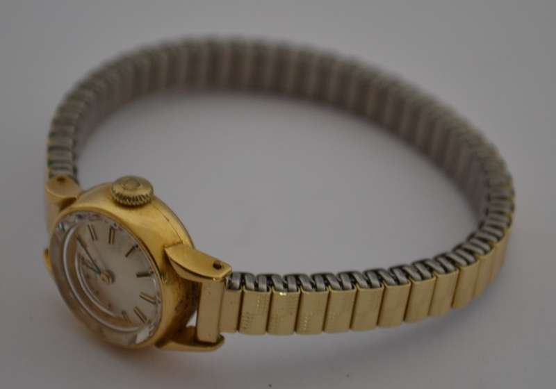18k Omega Vintage Ladies Watch, Working as per photo