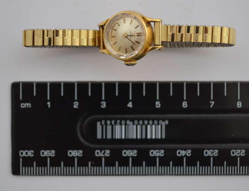 18k Omega Vintage Ladies Watch, Working as per photo