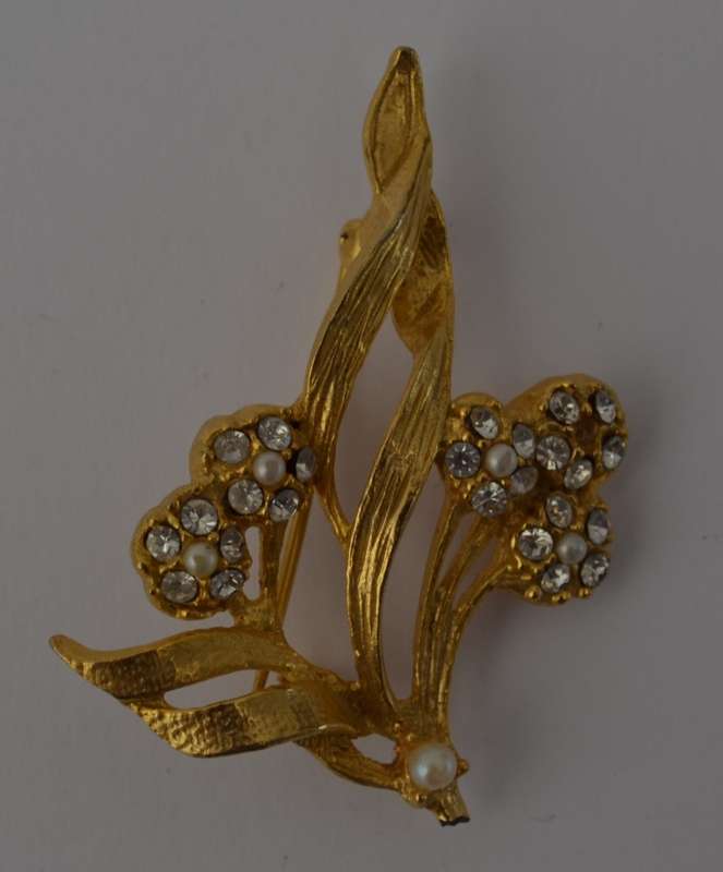Vintage Costume jewellery Gold colour Brooch