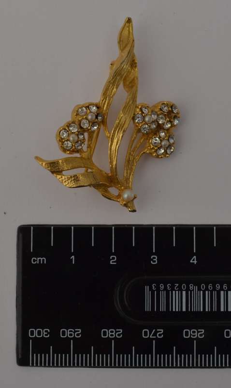Vintage Costume jewellery Gold colour Brooch