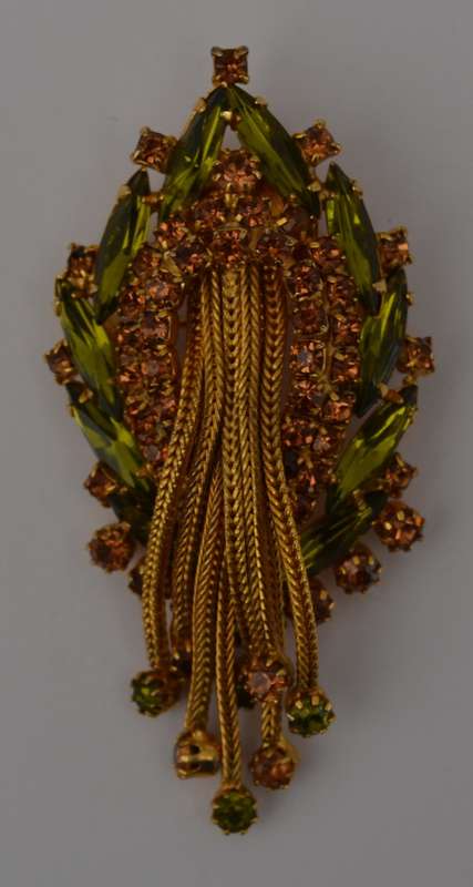 Vintage Costume Jewelry Brooch as per photo