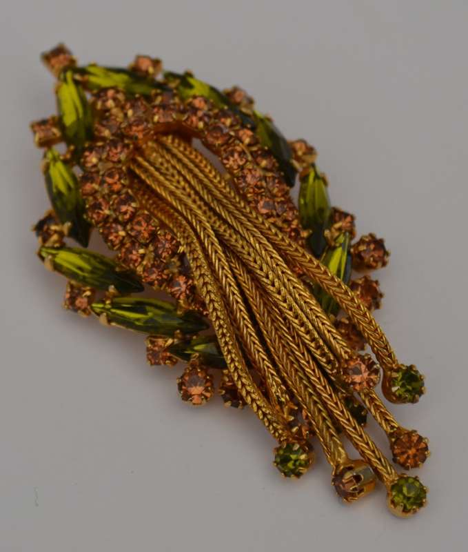 Vintage Costume Jewelry Brooch as per photo