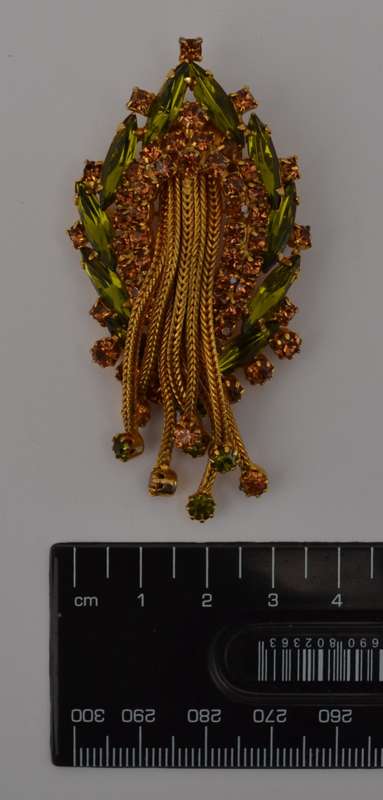 Vintage Costume Jewelry Brooch as per photo