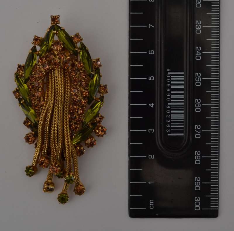 Vintage Costume Jewelry Brooch as per photo