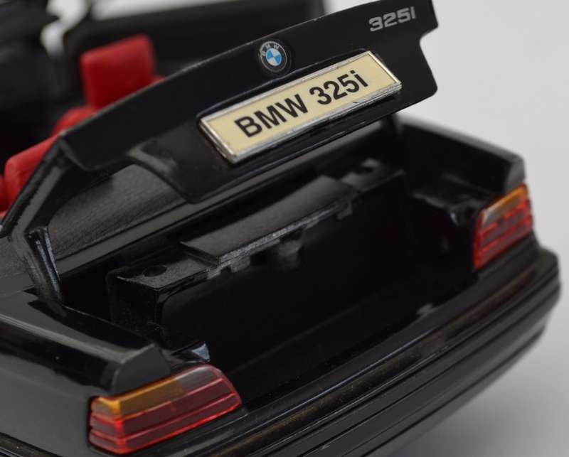 BMW 325i convertible model car scale 1:18