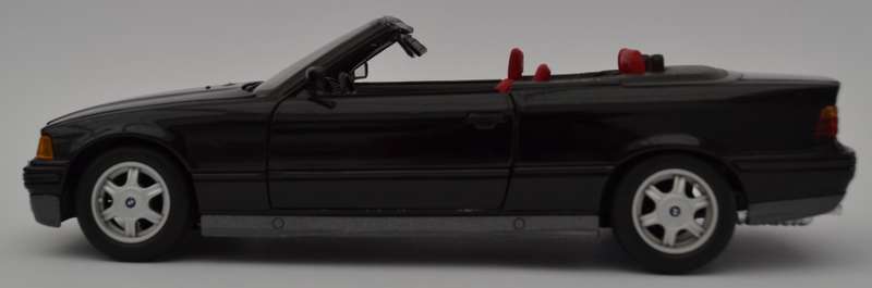 BMW 325i convertible model car scale 1:18