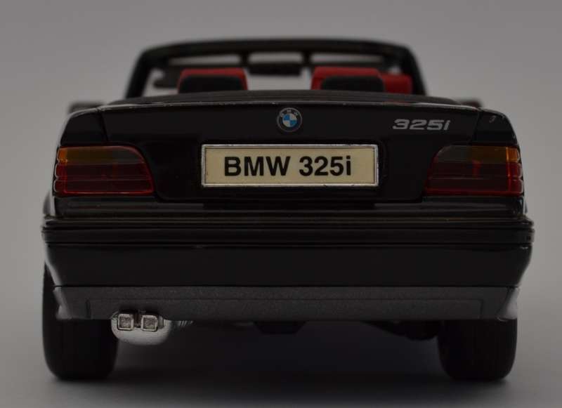 BMW 325i convertible model car scale 1:18