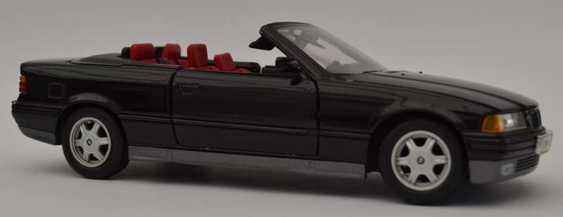 BMW 325i convertible model car scale 1:18