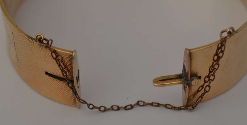 Vintage 9k Metal Core Bangle as per photo