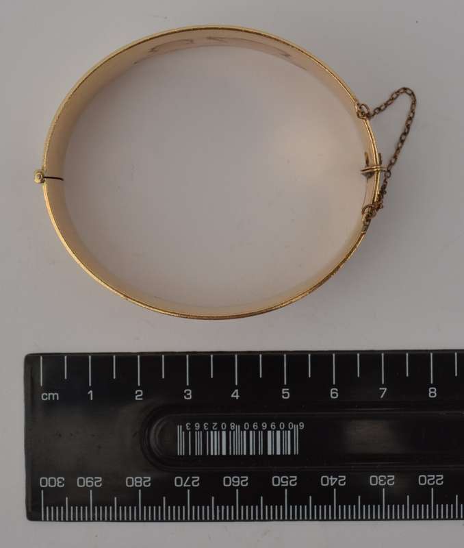 Vintage 9k Metal Core Bangle as per photo