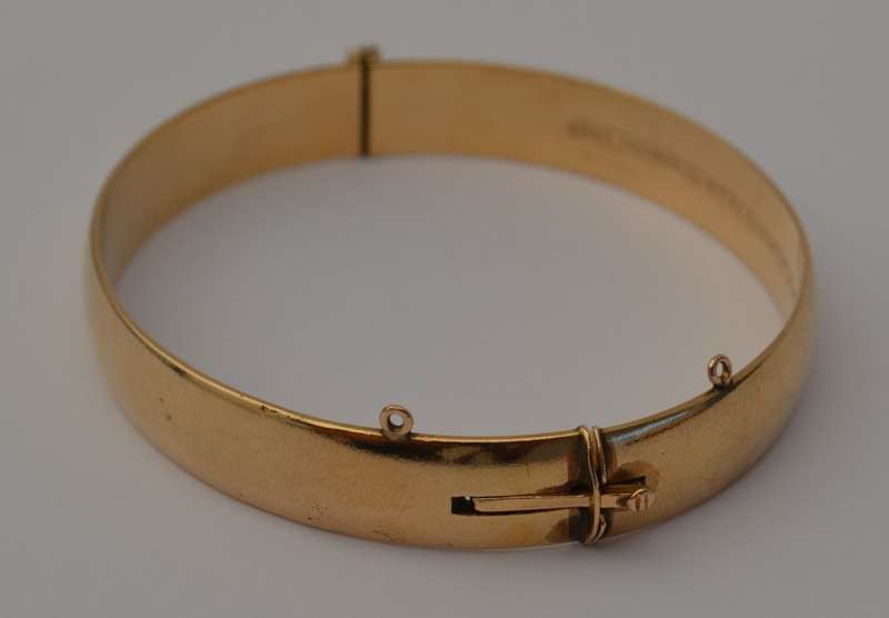 Vintage 9k Metal Core Bangle as per photo