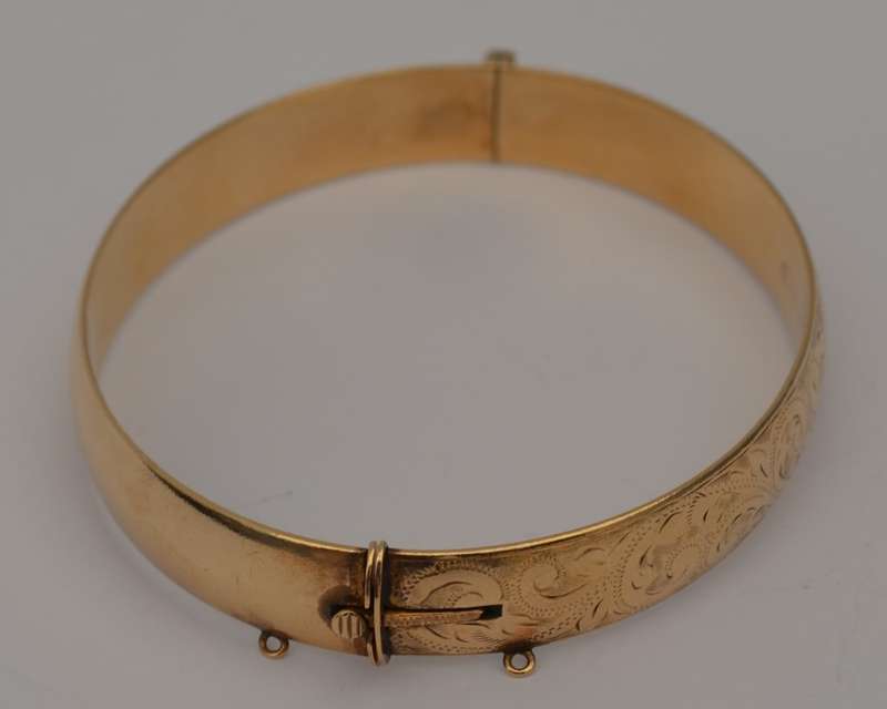 Vintage 9k Metal Core Bangle as per photo