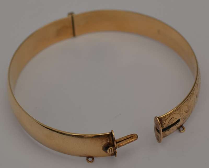 Vintage 9k Metal Core Bangle as per photo