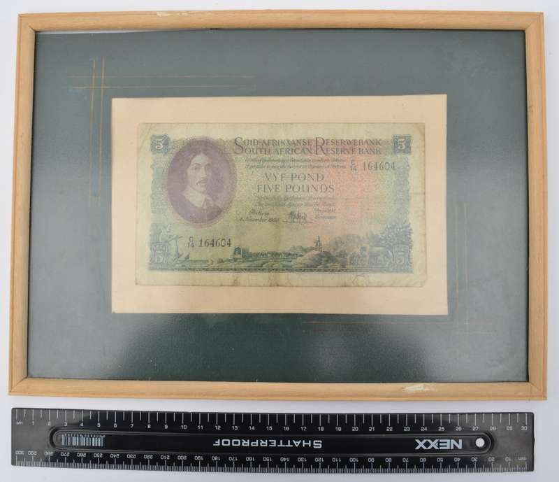 Framed MH De Kock SA 5 Pounds Banknote as per photo