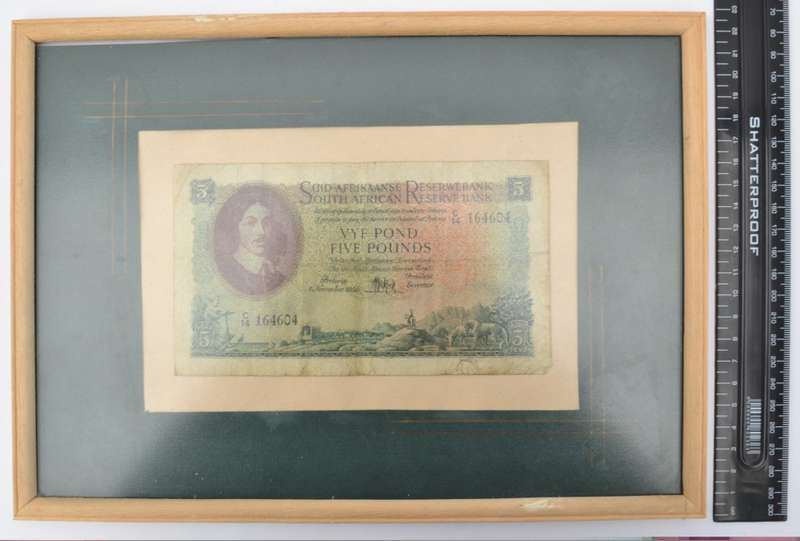 Framed MH De Kock SA 5 Pounds Banknote as per photo