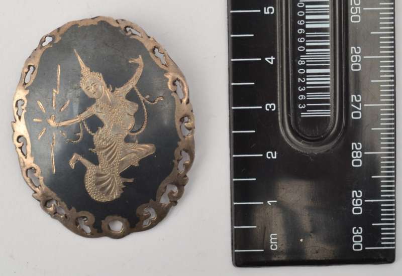 925 Siam Silver Brooch weight 8g as per photo