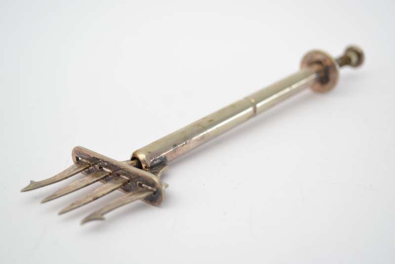 Vintage Victorian Spring Loaded Retractable EPNS Serving Fork as per photo